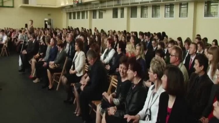 krasniccy_trzecioklasisci_odebrali_dyplomy_ukonczenia_szkoly.mp4