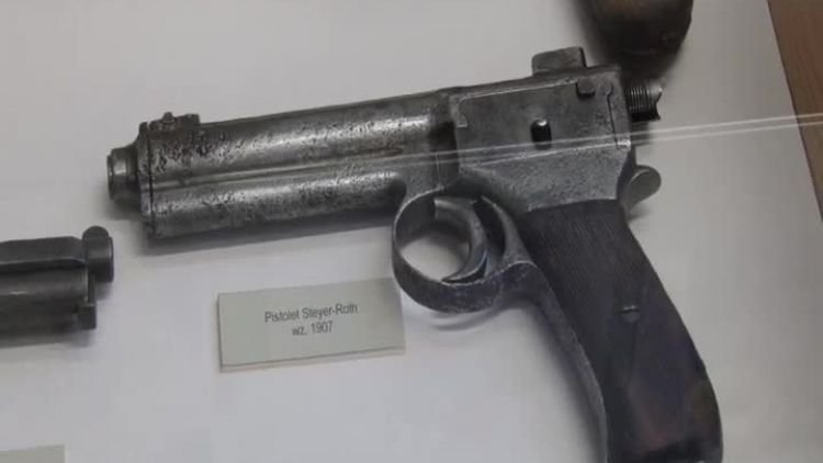 lkr_muzeum_wystawa_wojenna.mp4