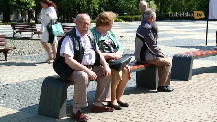 seniorzy_na_orlikach_