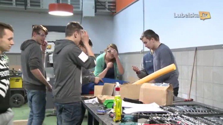 01_lkr_robot_internet.mp4