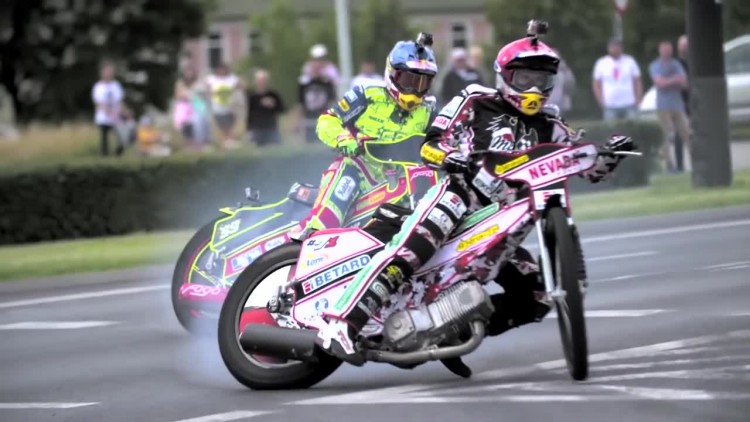 zuzlowy_wyscig_na_rondzie_w_lublinie.mp4