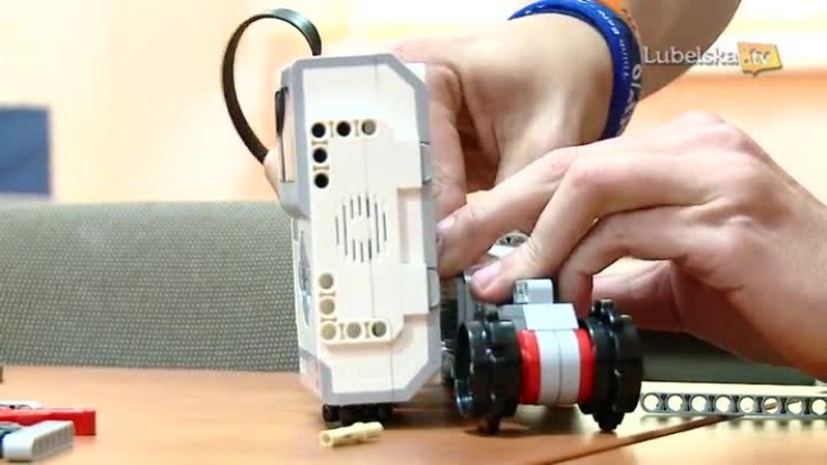 20161021_roboty_logo.mp4