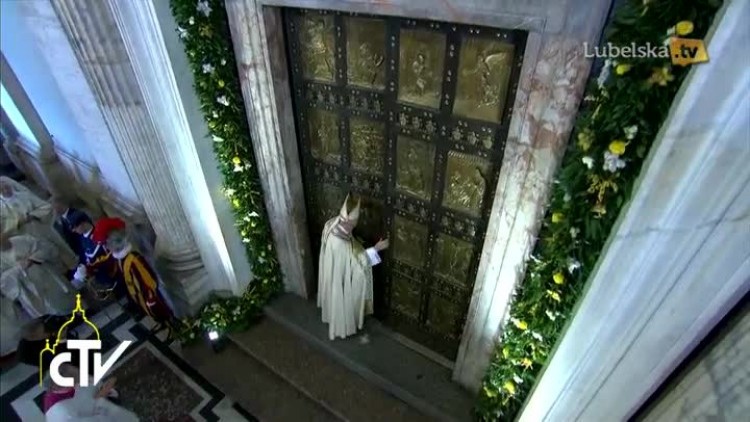 003_20161121_brama_milosierfzia_bozego_logo.mp4