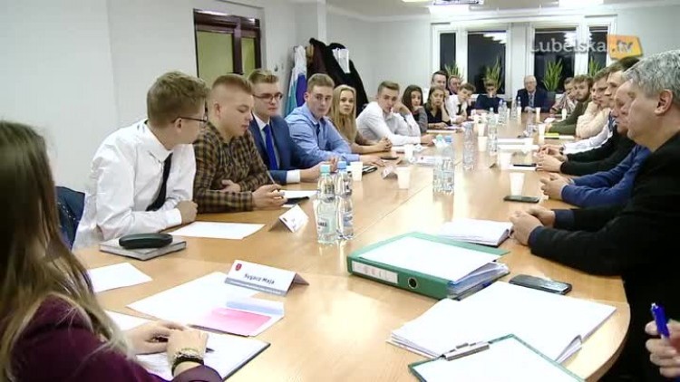 20161202_mlodziezowa_rada_miasta_logo.mp4