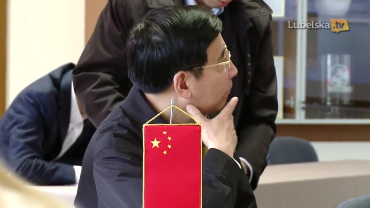 20170419_chiny_flt_logo.mp4