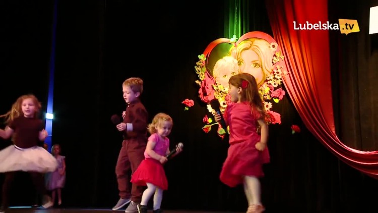 20170529_dzien_matki_logo.mp4