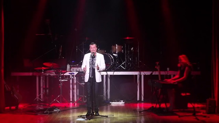 zwiastun_koncertu_joe_cocker_-_spiewa_jacek_kawalec_z_orkiestra.mp4