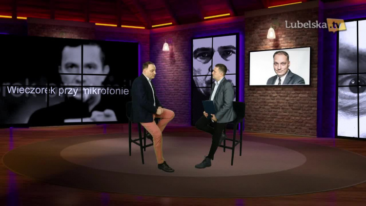 20190108_wieczorek_przy_mikrofonie_framaszek_logo_5b0m85uuyiw44s0_.mp4