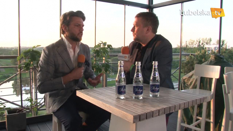 20190611_oliwier_janiak_logo.mp4